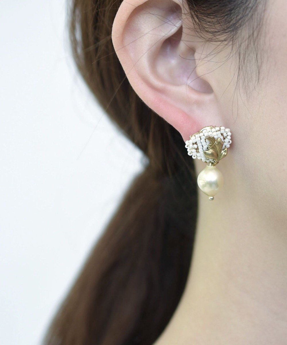 【モンシロ/monshiro】のシュウメイギクプチ ピアス(ホワイト) インテリア・キッズ・メンズ・レディースファッション・服の通販 founy(ファニー) ファッション Fashion レディースファッション Fashion for Women アクセサリー Fashion Accessories イヤリング Earrings ヴィンテージ Vintage Style ジュエリー Jewelry, Accessories パーティ Party, Party Style ボックス Boxy, Box Shape モチーフ Motif, Design Theme セレモニー Ceremony 結婚式 Wedding ホワイト×ゴールド|ID: prp329100004675546 ipo3291000000034315815