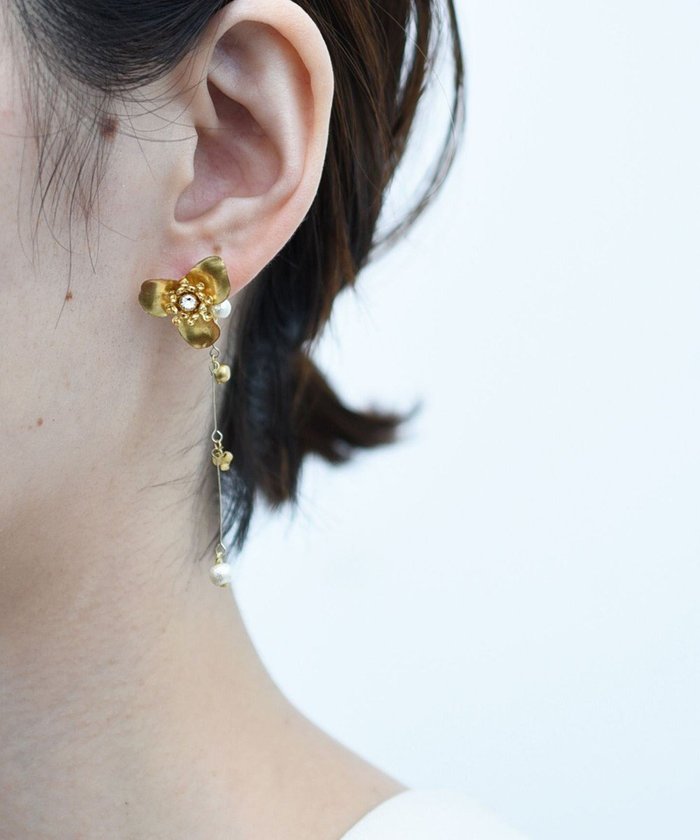 【モンシロ/monshiro】の【スワロフスキー】シュウカイドウニハチライン イヤリング インテリア・キッズ・メンズ・レディースファッション・服の通販 founy(ファニー) https://founy.com/ ファッション Fashion レディースファッション Fashion for Women ジュエリー Jewelry ファッションリング Fashion Rings イヤリング・フープ・ドロップタイプ Hoop, Drop & Clip Earrings アクセサリー Fashion Accessories イヤリング Earrings ヴィンテージ Vintage Style クリスタル Crystal, Swarovski ジュエリー Jewelry, Accessories スワロフスキー Swarovski, Crystal Accent パーティ Party, Party Style ボックス Boxy, Box Shape モチーフ Motif, Design Theme セレモニー Ceremony 結婚式 Wedding |ID: prp329100004675549 ipo3291000000034315828