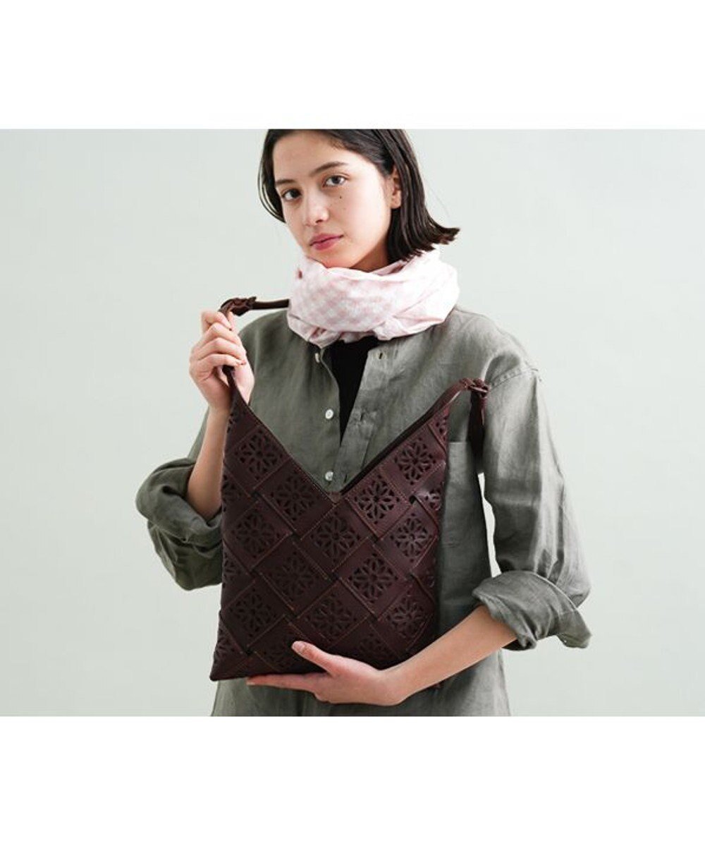 【ゲンテン/genten】のサステナブルカットワーク ショルダーバッグ インテリア・キッズ・メンズ・レディースファッション・服の通販 founy(ファニー) 　ファッション　Fashion　レディースファッション　Fashion for Women　バッグ　Bags　ショルダー　Shoulder, Shoulder Strap　定番　Standard, Basic Item　パターン　Pattern, Design Print　ポケット　Pocket, Pocket Detail　ワーク　Workwear, Utility Style　ノウチャ|ID: prp329100004675576 ipo3291000000034317026