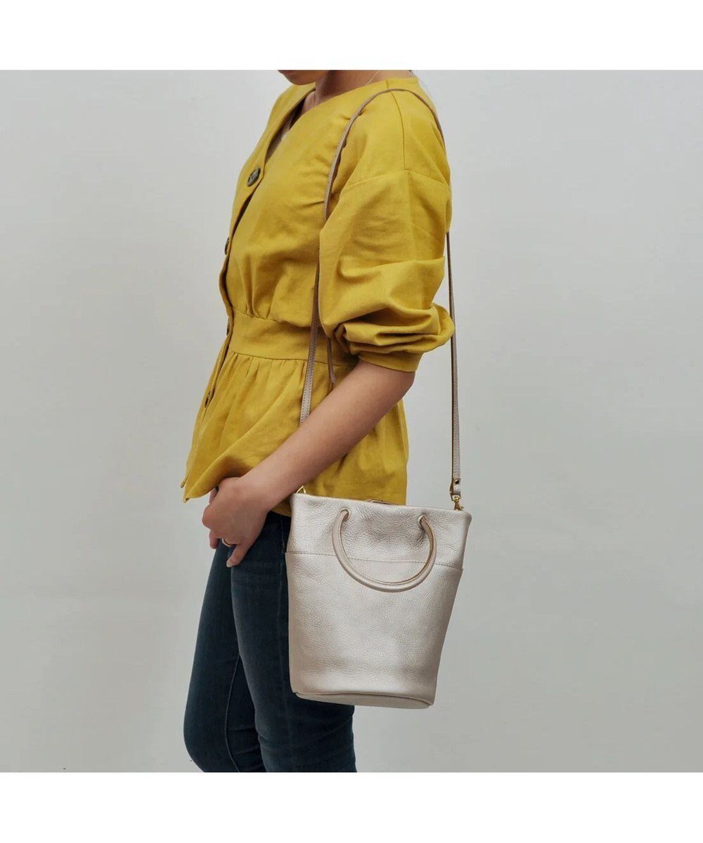 【アンビリオン/UNBILLION】の【テレビ ドラマ着用アイテム】ペルケ perche / 姫路レザー丸手ハンドル2wayバケツバッグ インテリア・キッズ・メンズ・レディースファッション・服の通販 founy(ファニー) 　ファッション　Fashion　レディースファッション　Fashion for Women　バッグ　Bags　おすすめ　Recommended / Our Picks　ショルダー　Shoulder, Shoulder Strap　バケツ　Bucket, Bucket Style　ポーチ　Pouch, Small Case　日本製　Made In Japan　財布　Wallet, Purse　シルバー|ID: prp329100004675730 ipo3291000000036272552