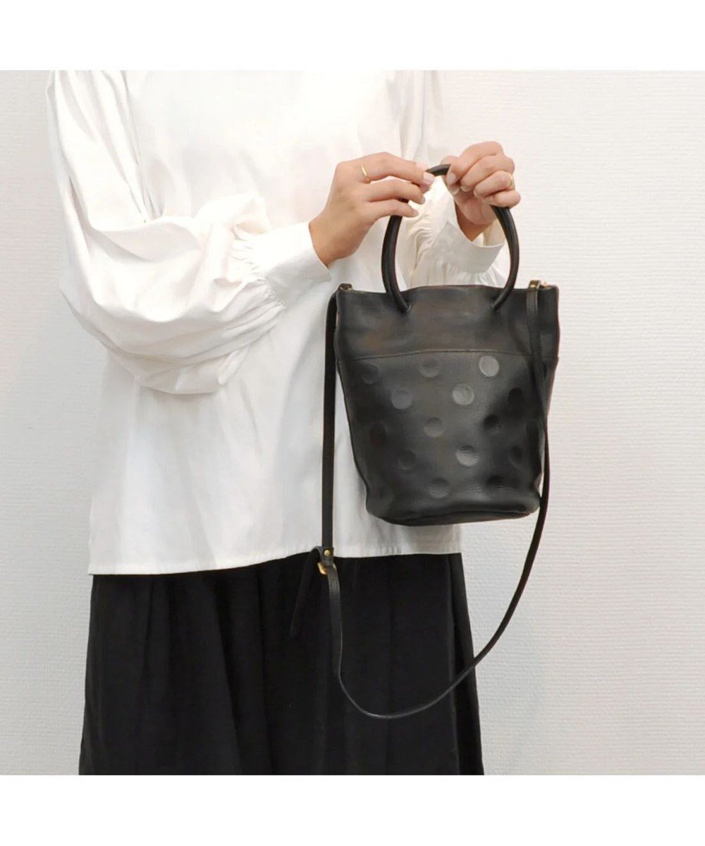 【アンビリオン/UNBILLION】の【テレビ ドラマ着用アイテム】ペルケ perche / 姫路レザー丸手ハンドル2wayバケツバッグ インテリア・キッズ・メンズ・レディースファッション・服の通販 founy(ファニー) 　ファッション　Fashion　レディースファッション　Fashion for Women　バッグ　Bags　おすすめ　Recommended / Our Picks　ショルダー　Shoulder, Shoulder Strap　バケツ　Bucket, Bucket Style　ポーチ　Pouch, Small Case　日本製　Made In Japan　財布　Wallet, Purse　ブラックドット|ID: prp329100004675730 ipo3291000000036272553