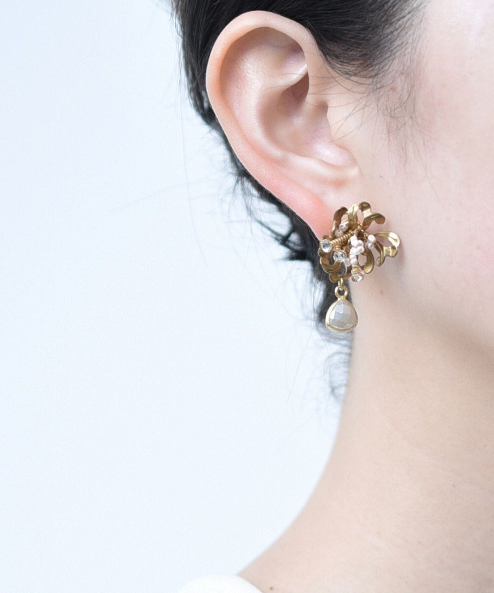 【モンシロ/monshiro】の【スワロフスキー】ネリネフラワー ピアス インテリア・キッズ・メンズ・レディースファッション・服の通販 founy(ファニー) ファッション Fashion レディースファッション Fashion for Women アクセサリー Fashion Accessories イヤリング Earrings ジュエリー Jewelry, Accessories スワロフスキー Swarovski, Crystal Accent パーティ Party, Party Style フラワー Flower, Floral ボックス Boxy, Box Shape モチーフ Motif, Design Theme セレモニー Ceremony 結婚式 Wedding ピンクベージュ|ID: prp329100004675796 ipo3291000000034319102