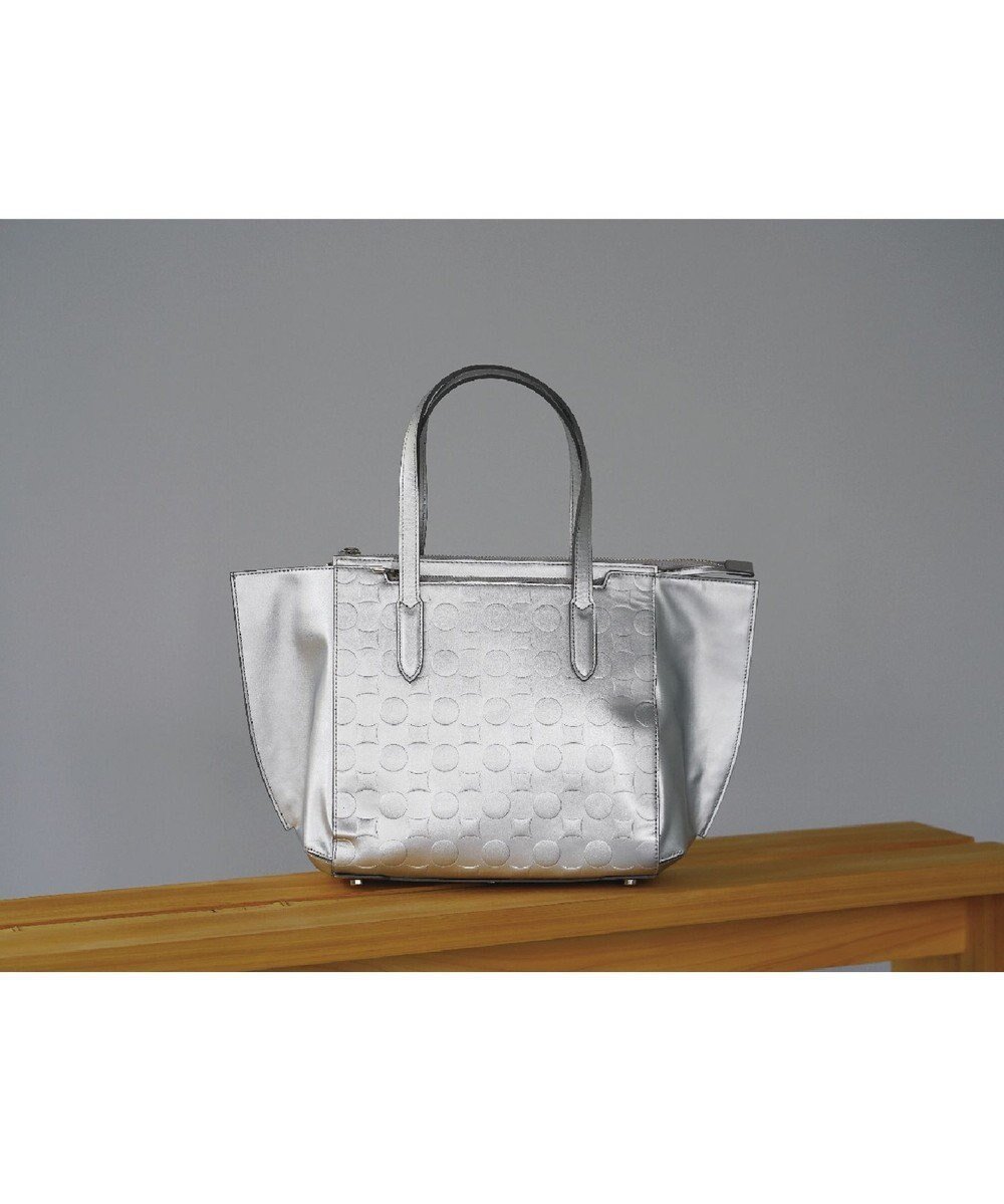 【ミヤビヤ/MIYABIYA】のLa quoh with kirakaracho 南蛮七宝エンボスレザー 2WAYトート 人気、トレンドファッション・服の通販 founy(ファニー) 　ファッション　Fashion　レディースファッション　Fashion for Women　バッグ　Bags　抗菌　Antibacterial, Bacteria-Resistant　ショルダー　Shoulder, Shoulder Strap　シルク　Silk, 100% Silk　シンプル　Simple, Minimal　パール　Pearl, Pearl Accent　プリント　Print, Printed Pattern　ポケット　Pocket, Pocket Detail　エレガント 上品　Elegant　 other-1|ID: prp329100004675799 ipo3291000000034318157