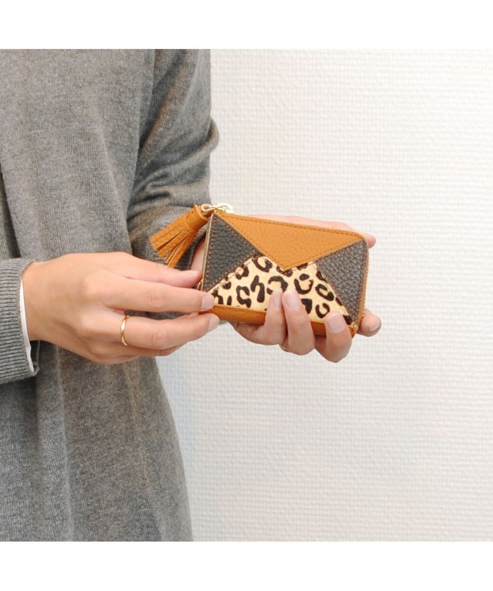 【アンビリオン/UNBILLION】のperche サスティナブルハラコタイプスマートキーケース インテリア・キッズ・メンズ・レディースファッション・服の通販 founy(ファニー) ファッション Fashion レディースファッション Fashion for Women ミニ財布・二つ折り財布 Wallets & Card Cases アクセサリー Fashion Accessories イタリア Italy キーホルダー Keychain, Key Holder シルバー Silver, Metallic Silver 財布 Wallet, Purse パッチワーク Patchwork, Mixed Fabric プリント Print, Printed Pattern ポケット Pocket, Pocket Detail 再入荷 Restock / Back in Stock おすすめ Recommended / Our Picks ギフト プレゼント Gift / Present キャメル|ID: prp329100004675904 ipo3291000000034274858