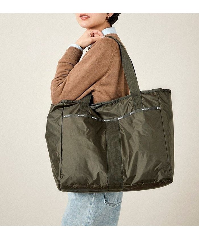 【レスポートサック/LeSportsac】のGYM TOTE BAG/グラベルC インテリア・キッズ・メンズ・レディースファッション・服の通販 founy(ファニー) https://founy.com/ ファッション Fashion レディースファッション Fashion for Women バッグ Bags 巾着 Drawstring Bag, Kinchaku シューズ Shoes, Footwear シンプル Simple, Minimal スポーツ Sports, Activewear スポーティ Sporty, Casual Athletic トラベル Travel, Travel Gear 人気 Popular, Best Seller プリント Print, Printed Pattern ポケット Pocket, Pocket Detail ポーチ Pouch, Small Case マグネット Magnet, Magnetic Closure 無地 Plain, Solid Color ヨガ Yoga, Yoga Wear おすすめ Recommended / Our Picks 旅行 Travel ビジネス 仕事 通勤 Business / Work / Commuting |ID: prp329100004676150 ipo3291000000033788476