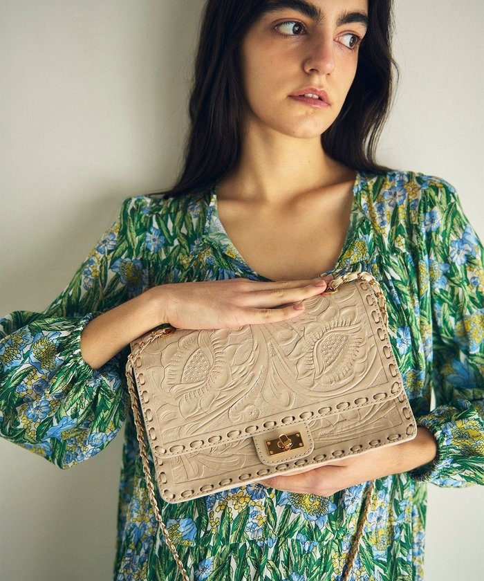 【グレース コンチネンタル/GRACE CONTINENTAL】のCarvingChainBAG インテリア・キッズ・メンズ・レディースファッション・服の通販 founy(ファニー) https://founy.com/ ファッション Fashion レディースファッション Fashion for Women バッグ Bags ヴィンテージ Vintage Style 春 Spring クラシカル Classical, Vintage-Inspired チェーン Chain, Chain Strap 定番 Standard, Basic Item ハンド Hand, Handmade フェミニン Feminine, Girly フォーマル Formal, Dressy ベーシック Basic, Essential S/S・春夏 SS, Spring/Summer, Warm Season 夏 Summer |ID: prp329100004676155 ipo3291000000033788492