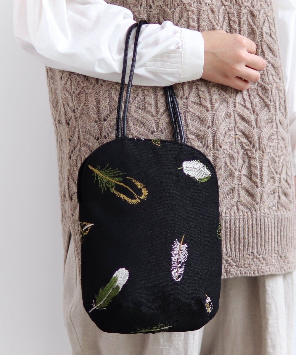 【アンドウール/AND WOOL】の鳥の羽刺繍のバッグ インテリア・キッズ・メンズ・レディースファッション・服の通販 founy(ファニー) ファッション Fashion レディースファッション Fashion for Women バッグ Bags キャンバス Canvas, Canvas Fabric 財布 Wallet, Purse 手編み Hand-Knitted, Handmade Knit ブローチ Brooch, Pin Brooch リネン Linen, Linen Fabric ブラック|ID: prp329100004676250 ipo3291000000034257492