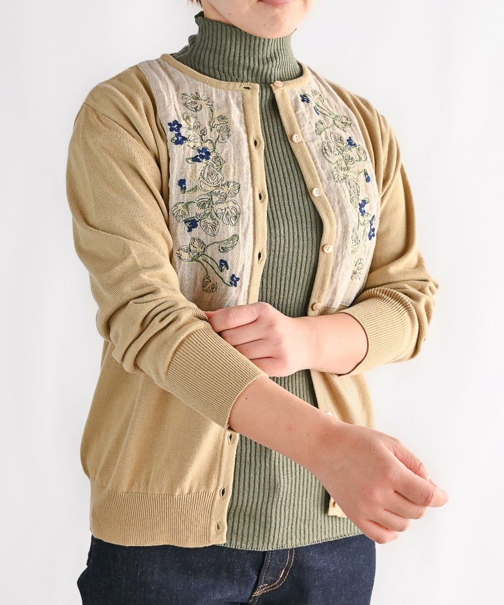 【ムーク/muuc】の〈細番手の高級綿糸コットンコーマ糸〉〈洗練された繊維だけを残した滑らかな肌触り〉スミレ押し花刺繍のカーディガン インテリア・キッズ・メンズ・レディースファッション・服の通販 founy(ファニー) ファッション Fashion レディースファッション Fashion for Women トップス・カットソー Cut & Sew Tops カーディガン・羽織り Layered Style Cardigans 春 Spring カーディガン Cardigan, Knitwear キャンバス Canvas, Canvas Fabric クラシック Classic, Timeless Style 定番 Standard, Basic Item 手編み Hand-Knitted, Handmade Knit パターン Pattern, Design Print S/S・春夏 SS, Spring/Summer, Warm Season 再入荷 Restock / Back in Stock 夏 Summer ベージュ|ID: prp329100004676274 ipo3291000000034258922