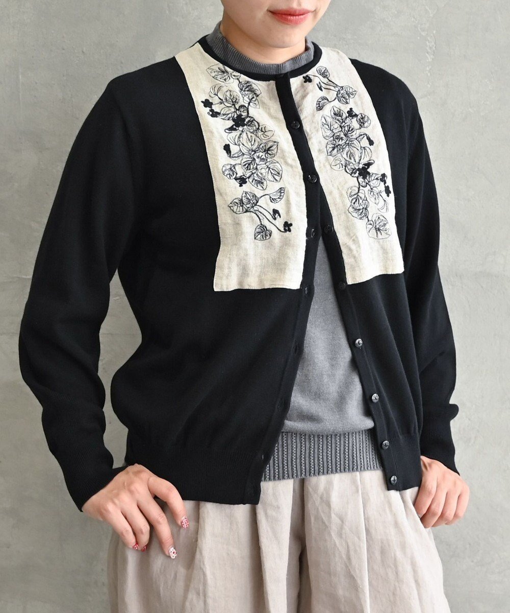 【ムーク/muuc】の〈細番手の高級綿糸コットンコーマ糸〉〈洗練された繊維だけを残した滑らかな肌触り〉スミレ押し花刺繍のカーディガン インテリア・キッズ・メンズ・レディースファッション・服の通販 founy(ファニー) ファッション Fashion レディースファッション Fashion for Women トップス・カットソー Cut & Sew Tops カーディガン・羽織り Layered Style Cardigans 春 Spring カーディガン Cardigan, Knitwear キャンバス Canvas, Canvas Fabric クラシック Classic, Timeless Style 定番 Standard, Basic Item 手編み Hand-Knitted, Handmade Knit パターン Pattern, Design Print S/S・春夏 SS, Spring/Summer, Warm Season 再入荷 Restock / Back in Stock 夏 Summer ブラック|ID: prp329100004676274 ipo3291000000034258923