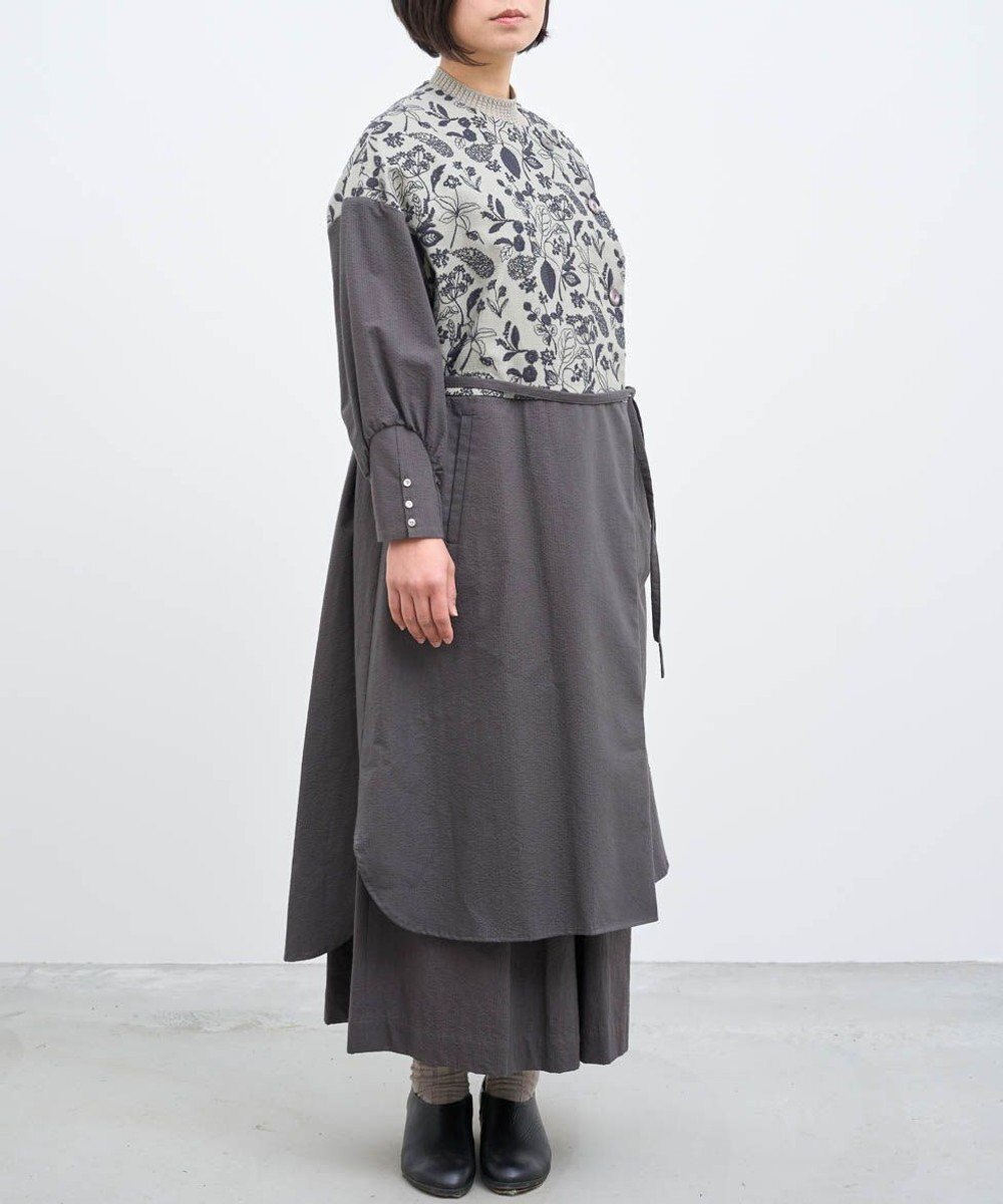 【ムーク/muuc】の〈2WAY〉〈遠州織物の工場で織られた上質なコットン・シアサッカー生地〉〈通年着られる〉筆記帳刺繍ノーカラー 羽織り&ワンピースドレス インテリア・キッズ・メンズ・レディースファッション・服の通販 founy(ファニー) ファッション Fashion レディースファッション Fashion for Women アウター Coat / Outerwear Collection レディースジャケット・軽アウター Jackets ノーカラージャケット / シンプル上品コーデ Collarless Jackets ワンピース Dresses フォーマル・パーティードレス・結婚式用ドレス Elegant & Casual Dresses 春 Spring キャンバス Canvas, Canvas Fabric クラシック Classic, Timeless Style サッカー Seersucker, Summer Fabric ジャケット Jacket, Outerwear ドレス Dress, One-Piece 定番 Standard, Basic Item 手編み Hand-Knitted, Handmade Knit パターン Pattern, Design Print モチーフ Motif, Design Theme S/S・春夏 SS, Spring/Summer, Warm Season 再入荷 Restock / Back in Stock 夏 Summer エレガント 上品 Elegant グレー|ID: prp329100004676358 ipo3291000000034258649