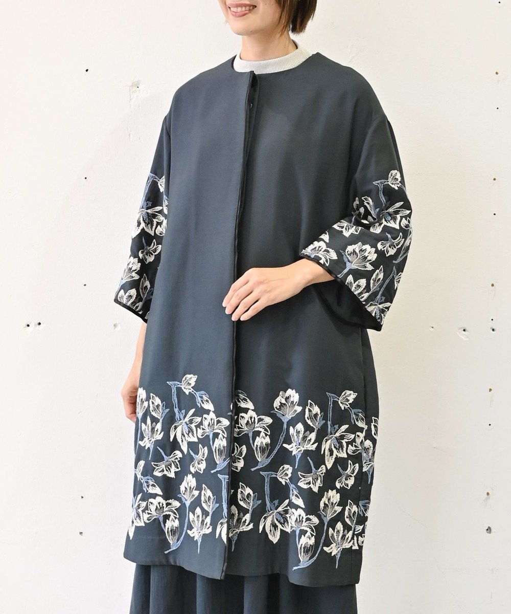 【ムーク/muuc】の〈遠州織物の工場で織られた上質なコットン生地〉モクレン刺繍 ノーカラー ワイドシルエット コート(セットアップ可能) インテリア・キッズ・メンズ・レディースファッション・服の通販 founy(ファニー) ファッション Fashion レディースファッション Fashion for Women アウター Coat / Outerwear Collection コート・ロングコート・ピーコート Long Coats, Peacoats & More レディースジャケット・軽アウター Jackets 春 Spring キャンバス Canvas, Canvas Fabric クラシック Classic, Timeless Style ジャケット Jacket, Outerwear セットアップ Set-Up, Coordinated Outfit 定番 Standard, Basic Item 手編み Hand-Knitted, Handmade Knit パターン Pattern, Design Print リボン Ribbon, Bow ワイド Wide, Wide Fit S/S・春夏 SS, Spring/Summer, Warm Season 再入荷 Restock / Back in Stock 夏 Summer エレガント 上品 Elegant ネイビー×グレー|ID: prp329100004676362 ipo3291000000034258676