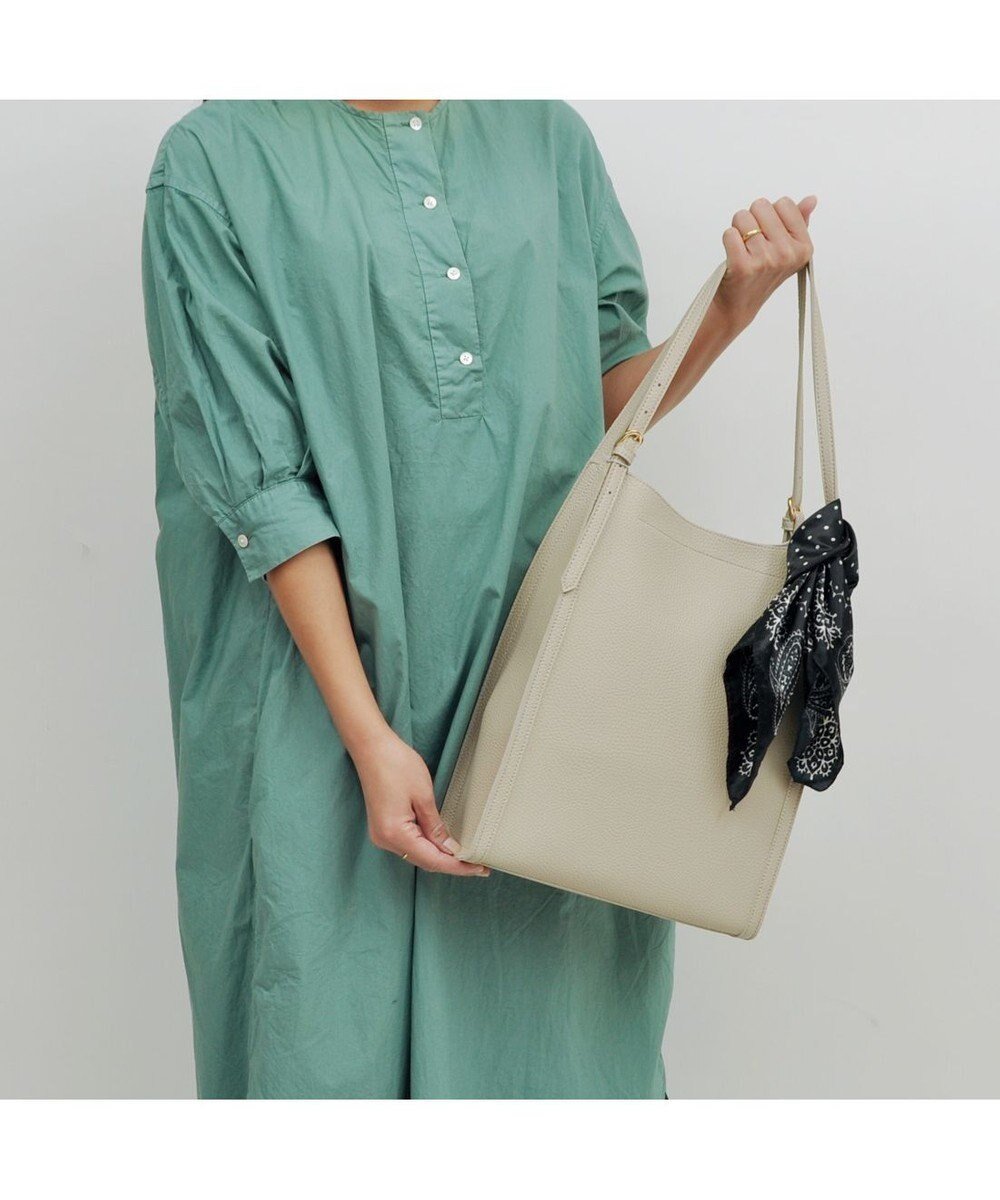 【アンビリオン/UNBILLION】のcachecache チェンジスカーフA4縦型トートバッグ インテリア・キッズ・メンズ・レディースファッション・服の通販 founy(ファニー) 　ファッション　Fashion　レディースファッション　Fashion for Women　バッグ　Bags　カラフル　Colorful Design　スカーフ　Scarf, Neckwear　ハンド　Hand, Handmade　プリント　Print, Printed Pattern　ミックス　Mix, Mixed Style　モチーフ　Motif, Design Theme　再入荷　Restock / Back in Stock　ライトグレー|ID: prp329100004676518 ipo3291000000034261520