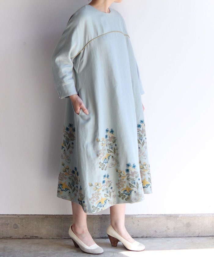 【ムーク/muuc】の〈通年着られる心地よいリネンウール〉〈裏地コットン100%〉フクシアの花刺繍 クラシカルシルエットワンピース インテリア・キッズ・メンズ・レディースファッション・服の通販 founy(ファニー) https://founy.com/ ファッション Fashion レディースファッション Fashion for Women ワンピース Dresses キャンバス Canvas, Canvas Fabric クラシック Classic, Timeless Style セットアップ Set-Up, Coordinated Outfit ドレス Dress, One-Piece 定番 Standard, Basic Item 手編み Hand-Knitted, Handmade Knit パターン Pattern, Design Print ヨーク Yoke, Yoke Design リネン Linen, Linen Fabric A/W・秋冬 Autumn/Winter S/S・春夏 SS, Spring/Summer, Warm Season 再入荷 Restock / Back in Stock 夏 Summer エレガント 上品 Elegant |ID: prp329100004676697 ipo3291000000034263031