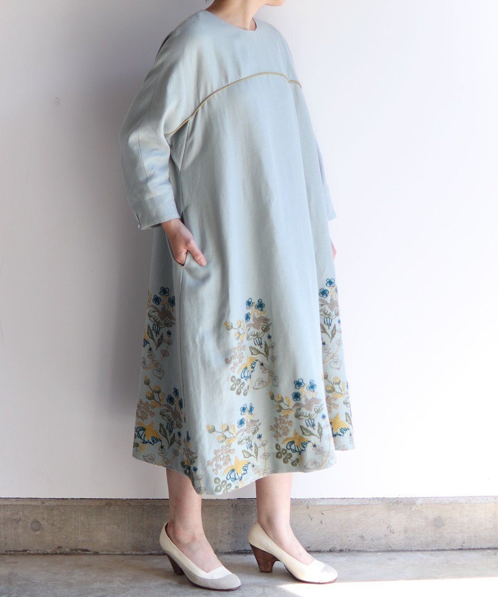 【ムーク/muuc】の〈通年着られる心地よいリネンウール〉〈裏地コットン100%〉フクシアの花刺繍 クラシカルシルエットワンピース インテリア・キッズ・メンズ・レディースファッション・服の通販 founy(ファニー) ファッション Fashion レディースファッション Fashion for Women ワンピース Dresses キャンバス Canvas, Canvas Fabric クラシック Classic, Timeless Style セットアップ Set-Up, Coordinated Outfit ドレス Dress, One-Piece 定番 Standard, Basic Item 手編み Hand-Knitted, Handmade Knit パターン Pattern, Design Print ヨーク Yoke, Yoke Design リネン Linen, Linen Fabric A/W・秋冬 Autumn/Winter S/S・春夏 SS, Spring/Summer, Warm Season 再入荷 Restock / Back in Stock 夏 Summer エレガント 上品 Elegant ブルー|ID: prp329100004676697 ipo3291000000034263033