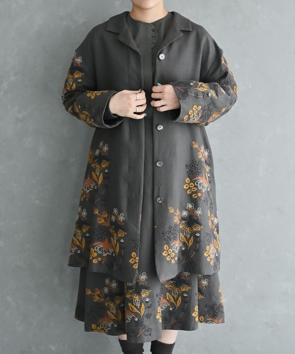 【ムーク/muuc】の〈通年着られる心地よいリネンウール〉フクシアの花刺繍 シェルボタン使用 裏地有り テーラードカラー比翼仕立てコート インテリア・キッズ・メンズ・レディースファッション・服の通販 founy(ファニー) ファッション Fashion レディースファッション Fashion for Women アウター Coat / Outerwear Collection コート・ロングコート・ピーコート Long Coats, Peacoats & More レディースジャケット・軽アウター Jackets キャンバス Canvas, Canvas Fabric キュプラ Cupro, Eco Fabric シンプル Simple, Minimal ジャケット Jacket, Outerwear セットアップ Set-Up, Coordinated Outfit 定番 Standard, Basic Item 手編み Hand-Knitted, Handmade Knit パターン Pattern, Design Print リネン Linen, Linen Fabric 再入荷 Restock / Back in Stock エレガント 上品 Elegant チャコールグレー|ID: prp329100004676698 ipo3291000000034263038