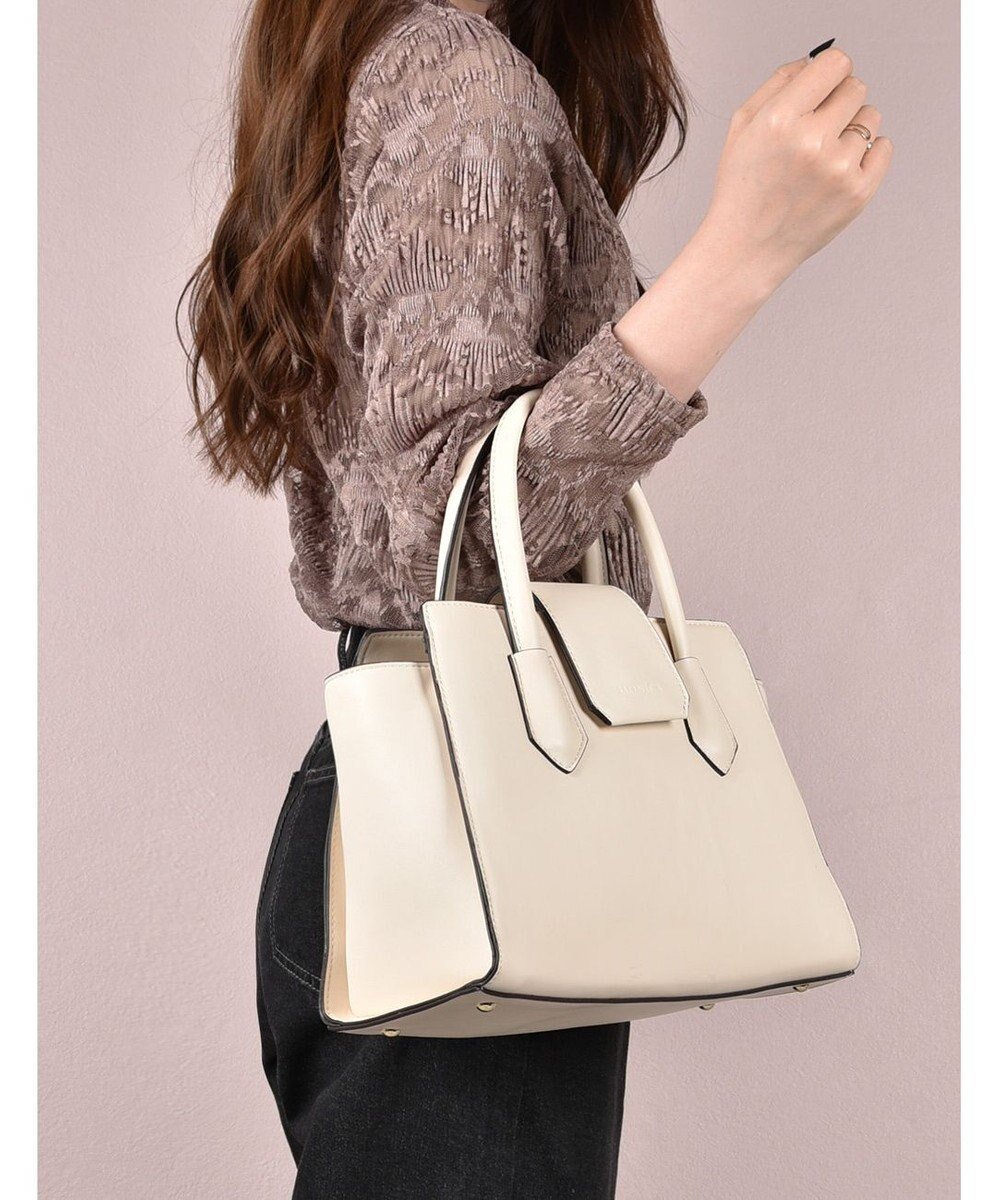 【ラ バガジェリー/LA BAGAGERIE】の【MONICA】ベルテッド2WAYハンドバッグ インテリア・キッズ・メンズ・レディースファッション・服の通販 founy(ファニー) 　ファッション　Fashion　レディースファッション　Fashion for Women　バッグ　Bags　シンプル　Simple, Minimal　スマート　Smart, Elegant　フォルム　Silhouette, Form　ポケット　Pocket, Pocket Detail　アイボリー|ID: prp329100004676730 ipo3291000000034261760