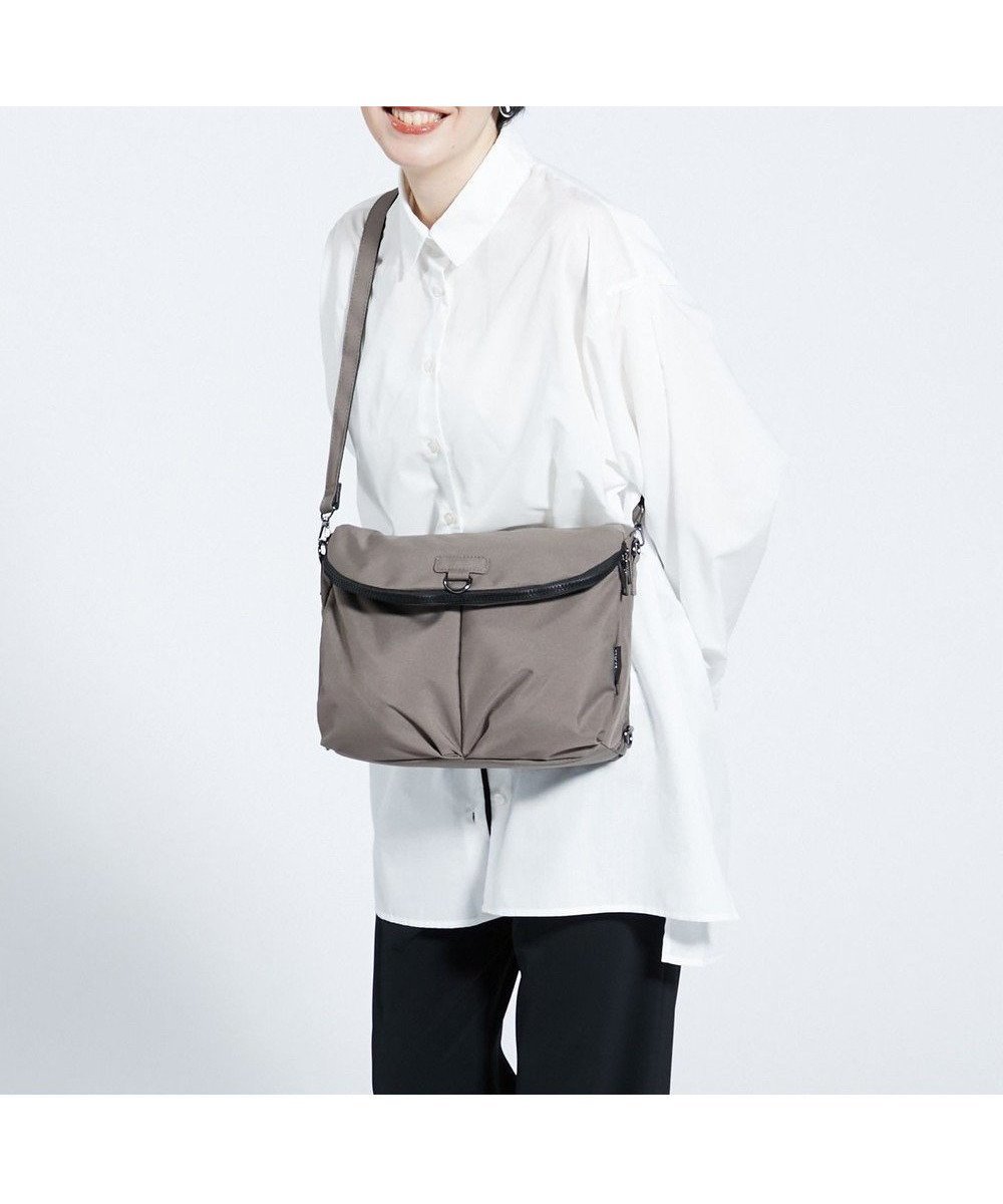 【イザック/Y'SACCS】の【Y SACCS vous et】 フロントポケット2WAYバッグ 人気、トレンドファッション・服の通販 founy(ファニー) 　ファッション　Fashion　レディースファッション　Fashion for Women　バッグ　Bags　コンパクト　Compact, Small Size　シンプル　Simple, Minimal　トラベル　Travel, Travel Gear　フロント　Front, Front Design　ポケット　Pocket, Pocket Detail　リュック　Backpack, Rucksack　 other-1|ID: prp329100004676818 ipo3291000000034262667