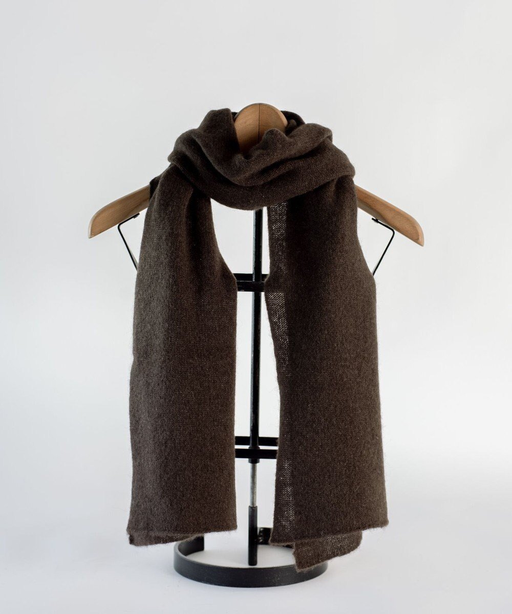 【アンドウール/AND WOOL】の〈上質な素材と手仕事から生まれた優しいニット〉ヤクの糸を編んだ細巾ストール インテリア・キッズ・メンズ・レディースファッション・服の通販 founy(ファニー) 　ファッション　Fashion　レディースファッション　Fashion for Women　キャンバス　Canvas, Canvas Fabric　ショール　Shawl, Wrap　ストール　Stole, Wrap　手編み　Hand-Knitted, Handmade Knit　ベーシック　Basic, Essential　A/W・秋冬　Autumn/Winter　S/S・春夏　SS, Spring/Summer, Warm Season　夏　Summer　ギフト プレゼント　Gift / Present　ダークブラウン|ID: prp329100004677001 ipo3291000000033791659