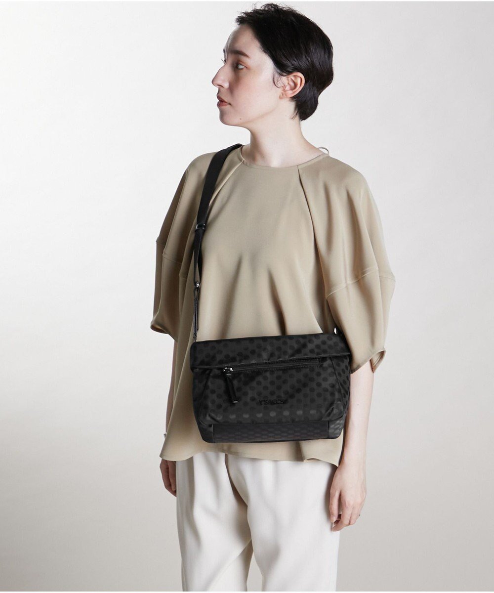 【イザック/Y'SACCS】のPolka Dots 口折れショルダー インテリア・キッズ・メンズ・レディースファッション・服の通販 founy(ファニー) 　ファッション　Fashion　レディースファッション　Fashion for Women　ショルダー　Shoulder, Shoulder Strap　ドット　Polka Dot, Dot Pattern　ベーシック　Basic, Essential　ポケット　Pocket, Pocket Detail　人気　Popular, Best Seller　定番　Standard, Basic Item　財布　Wallet, Purse　ブラック|ID: prp329100004677217 ipo3291000000033792533