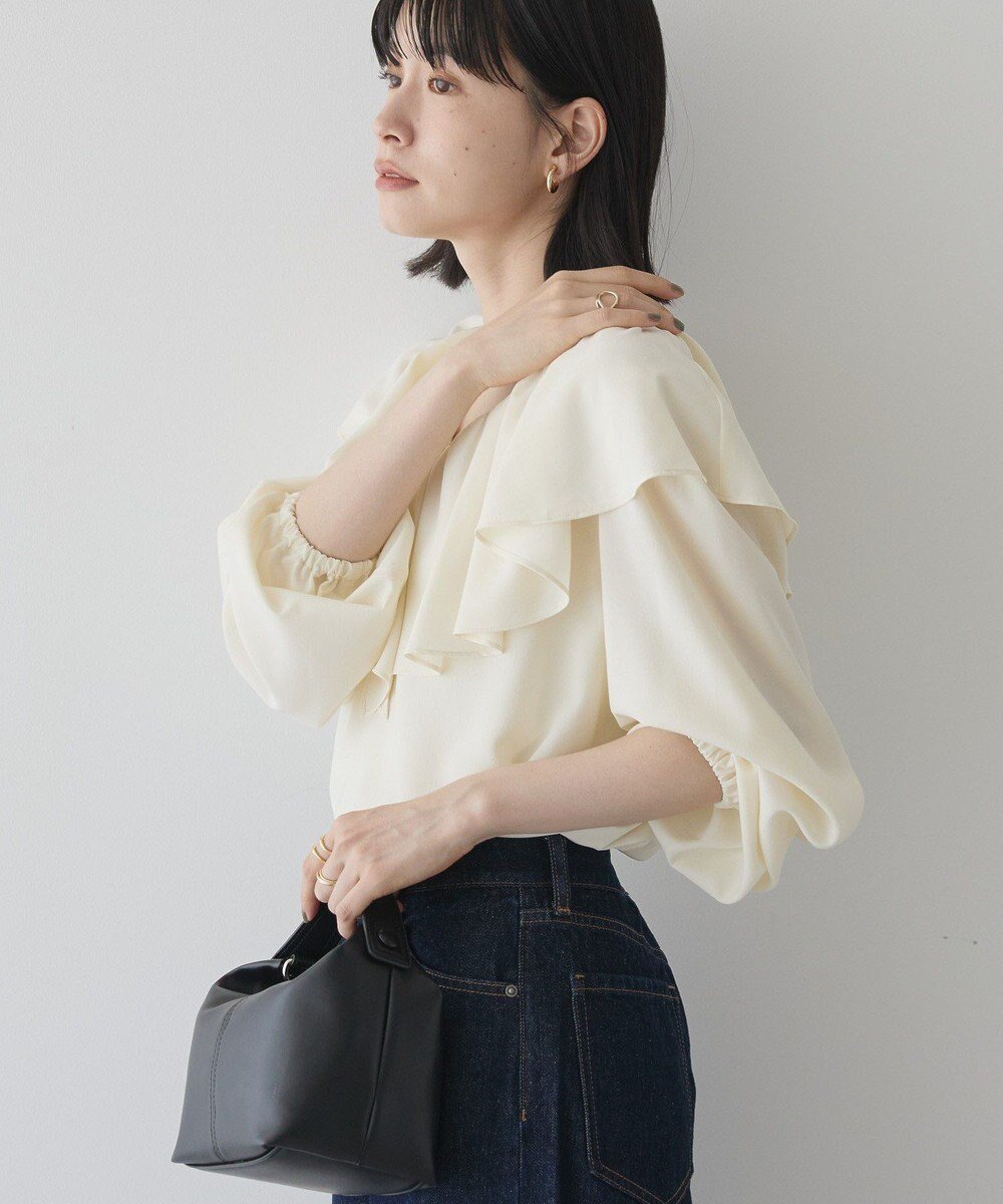 【アメリカンホリック/AMERICAN HOLIC】のフリルカラーブラウス インテリア・キッズ・メンズ・レディースファッション・服の通販 founy(ファニー) 　ファッション　Fashion　レディースファッション　Fashion for Women　トップス・カットソー　Cut & Sew Tops　シャツ・ブラウス・オフィスカジュアル　Elegant Blouses & Button-Ups　アメリカン　American Style　スタイリッシュ　Stylish, Fashionable　フリル　Frill, Ruffle　ブラウジング　Blouson Silhouette, Cinched Waist　ボトム　Bottoms, Lower Wear　ポケット　Pocket, Pocket Detail　A/W・秋冬　Autumn/Winter　新作・新入荷　New Arrivals / New In　おすすめ　Recommended / Our Picks　Ivory|ID: prp329100004677755 ipo3291000000033795254