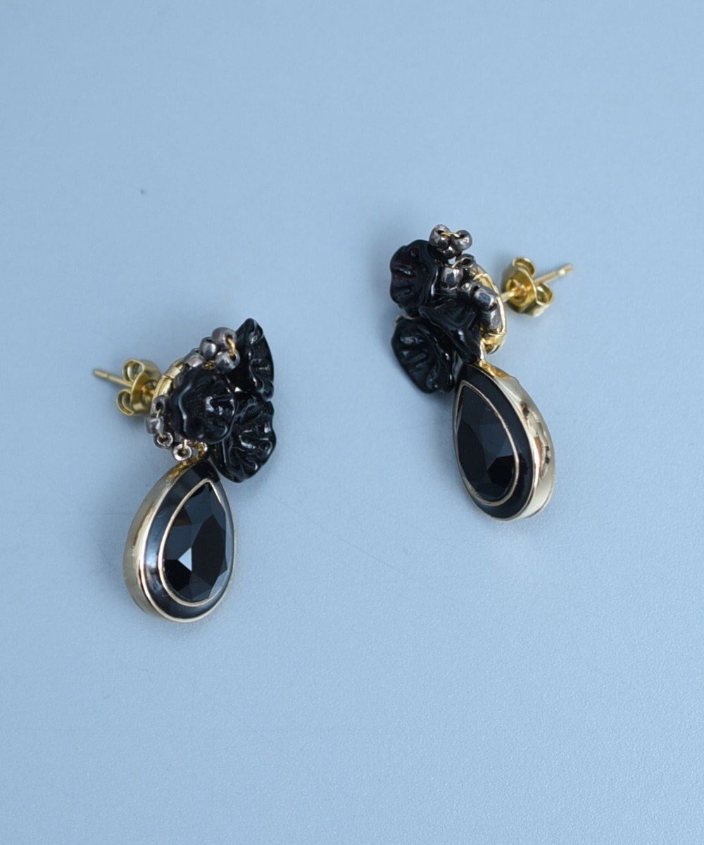 【モンシロ/monshiro】のホリホックピアス インテリア・キッズ・メンズ・レディースファッション・服の通販 founy(ファニー) ファッション Fashion レディースファッション Fashion for Women アクセサリー Fashion Accessories イヤリング Earrings ヴィンテージ Vintage Style ガラス Glass, Glassware ジュエリー Jewelry, Accessories パーティ Party, Party Style フランス France, French ボックス Boxy, Box Shape モチーフ Motif, Design Theme セレモニー Ceremony 結婚式 Wedding ブラック|ID: prp329100004677809 ipo3291000000033845431