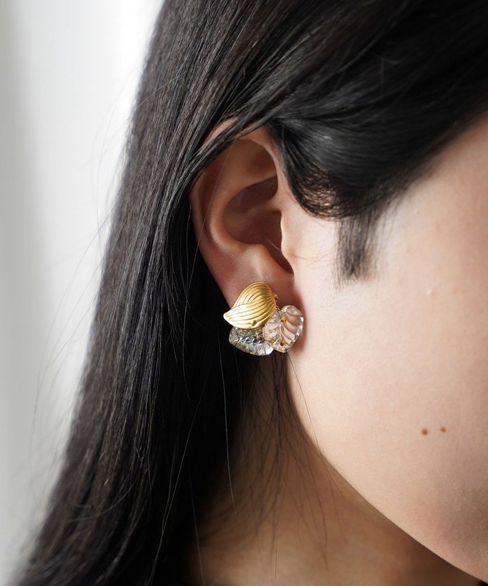 【モンシロ/monshiro】の【シルバー/ガラス】ハナミズキリーフイヤリング インテリア・キッズ・メンズ・レディースファッション・服の通販 founy(ファニー) https://founy.com/ ファッション Fashion レディースファッション Fashion for Women ジュエリー Jewelry ファッションリング Fashion Rings イヤリング・フープ・ドロップタイプ Hoop, Drop & Clip Earrings アクセサリー Fashion Accessories イヤリング Earrings ヴィンテージ Vintage Style ガラス Glass, Glassware シリコン Silicone, Silicone Material シルバー Silver, Metallic Silver シンプル Simple, Minimal ジュエリー Jewelry, Accessories ボックス Boxy, Box Shape モチーフ Motif, Design Theme リーフ Leaf, Botanical Leaf ワイヤー Wire, Wired Bra ワーク Workwear, Utility Style |ID: prp329100004678374 ipo3291000000034256250