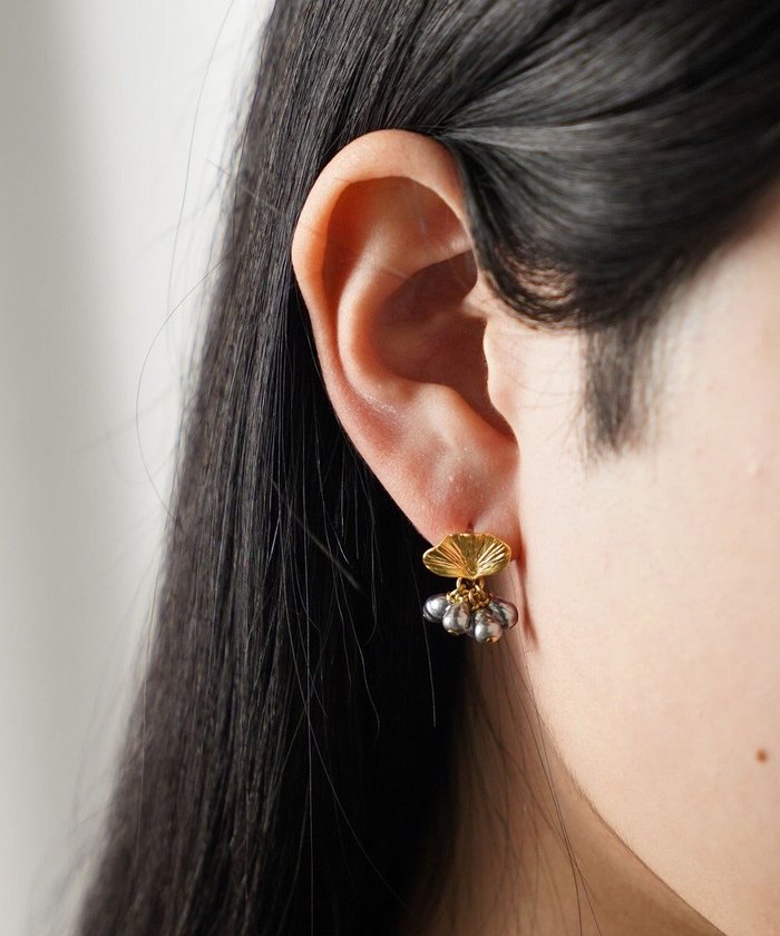 【モンシロ/monshiro】の【ガラスパール】イチョウプチ ピアス インテリア・キッズ・メンズ・レディースファッション・服の通販 founy(ファニー) https://founy.com/ ファッション Fashion レディースファッション Fashion for Women アクセサリー Fashion Accessories ヴィンテージ Vintage Style ガラス Glass, Glassware シンプル Simple, Minimal ジュエリー Jewelry, Accessories チャーム Charm, Pendant ドロップ Drop Shoulder, Dropped Style 定番 Standard, Basic Item パーティ Party, Party Style パール Pearl, Pearl Accent ボックス Boxy, Box Shape モチーフ Motif, Design Theme おすすめ Recommended / Our Picks 日本製 Made In Japan セレモニー Ceremony 結婚式 Wedding |ID: prp329100004678375 ipo3291000000034256252