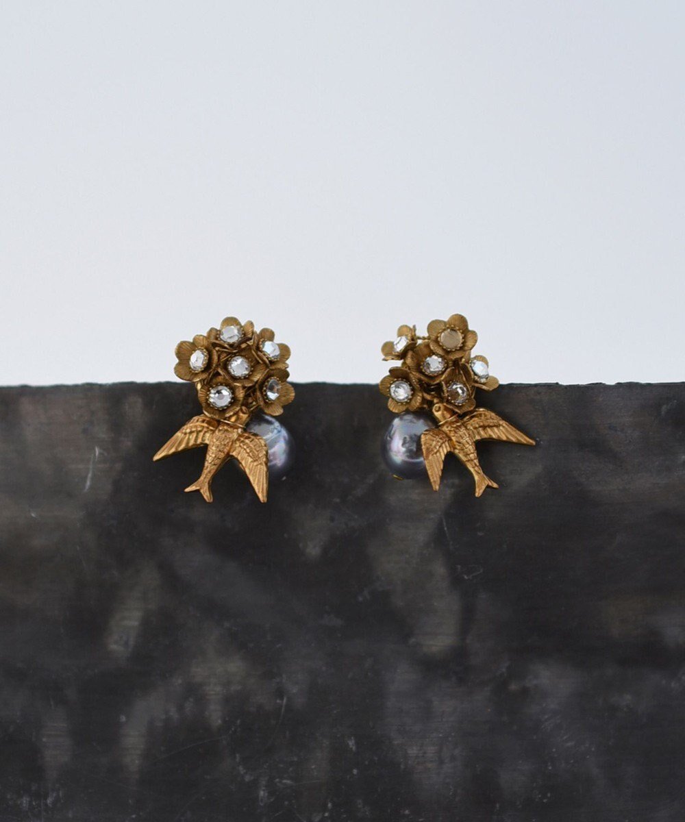 【モンシロ/monshiro】の【ガラスパール】ハナビワトトリプチ ピアス インテリア・キッズ・メンズ・レディースファッション・服の通販 founy(ファニー) ファッション Fashion レディースファッション Fashion for Women アクセサリー Fashion Accessories イヤリング Earrings ヴィンテージ Vintage Style ガラス Glass, Glassware ジュエリー Jewelry, Accessories バロック Baroque, Baroque Design パーティ Party, Party Style パール Pearl, Pearl Accent フォーマル Formal, Dressy ボックス Boxy, Box Shape モチーフ Motif, Design Theme 日本製 Made In Japan セレモニー Ceremony 結婚式 Wedding ゴールド|ID: prp329100004678379 ipo3291000000034256257