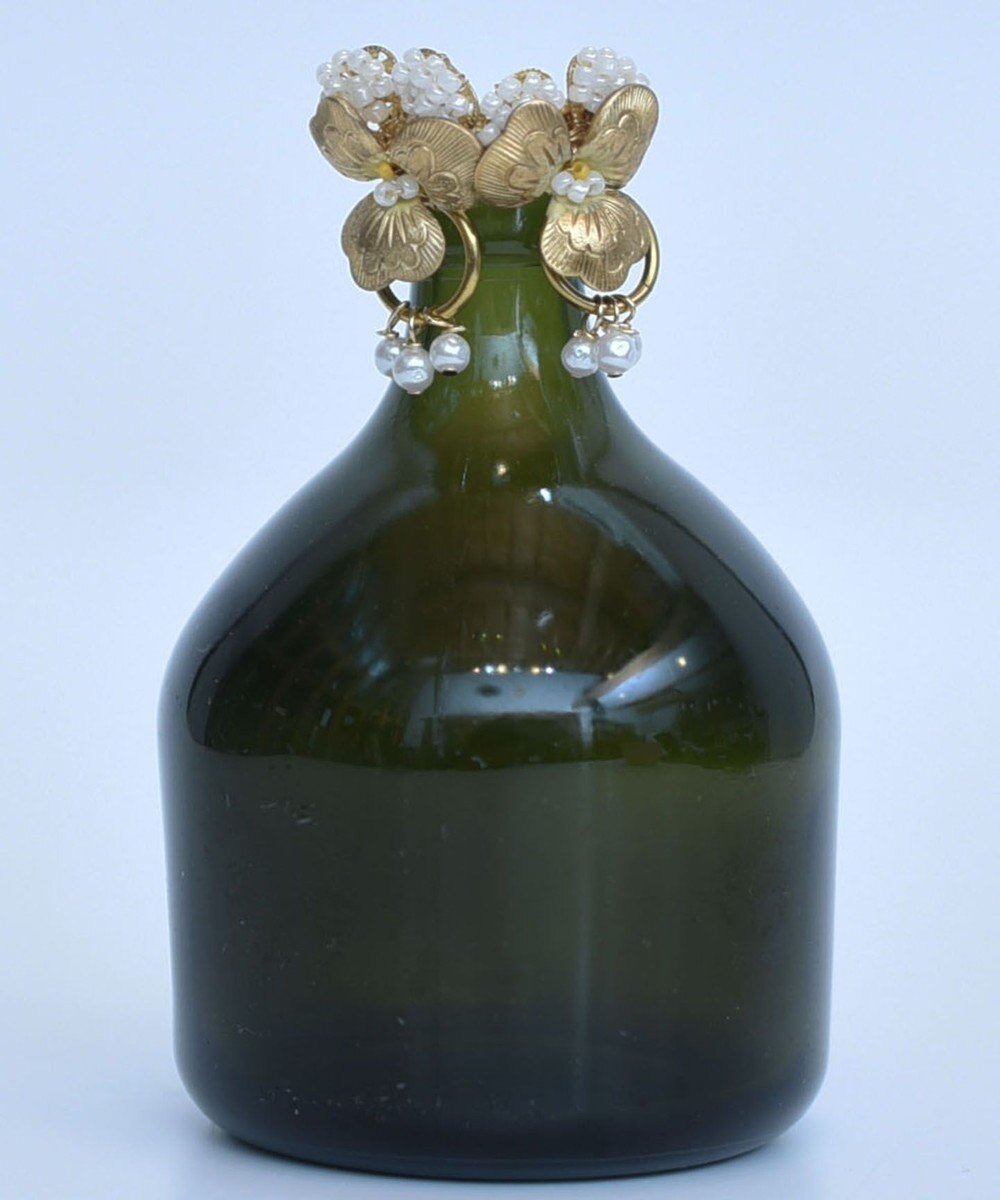 【モンシロ/monshiro】の【パール】ビオラ ピアス(ホワイト) 人気、トレンドファッション・服の通販 founy(ファニー) ファッション Fashion レディースファッション Fashion for Women アクセサリー Fashion Accessories イエロー Yellow イヤリング Earrings エナメル Patent Leather オリエンタル Oriental Pattern ジュエリー Jewelry, Accessories テクスチャー Texture, Textured Fabric パーティ Party, Party Style パール Pearl, Pearl Accent ボックス Boxy, Box Shape モチーフ Motif, Design Theme セレモニー Ceremony 結婚式 Wedding other-1|ID: prp329100004678384 ipo3291000000034256261