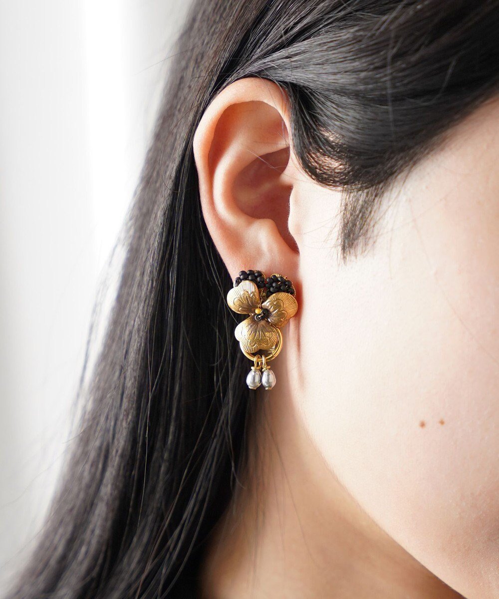 【モンシロ/monshiro】の【パール】ビオラ ピアス(ブラック) 人気、トレンドファッション・服の通販 founy(ファニー) ファッション Fashion レディースファッション Fashion for Women アクセサリー Fashion Accessories イヤリング Earrings エナメル Patent Leather オリエンタル Oriental Pattern ジュエリー Jewelry, Accessories テクスチャー Texture, Textured Fabric パーティ Party, Party Style パール Pearl, Pearl Accent ボックス Boxy, Box Shape モチーフ Motif, Design Theme セレモニー Ceremony 結婚式 Wedding other-1|ID: prp329100004678385 ipo3291000000034256263