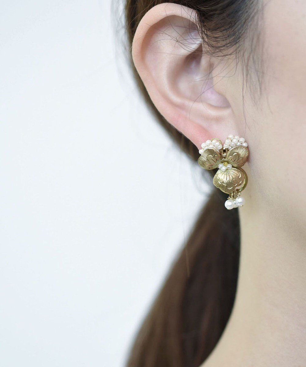 【モンシロ/monshiro】の【パール】ビオラ イヤリング(ホワイト) 人気、トレンドファッション・服の通販 founy(ファニー) ファッション Fashion レディースファッション Fashion for Women ジュエリー Jewelry ファッションリング Fashion Rings イヤリング・フープ・ドロップタイプ Hoop, Drop & Clip Earrings アクセサリー Fashion Accessories イエロー Yellow イヤリング Earrings エナメル Patent Leather オリエンタル Oriental Pattern シリコン Silicone, Silicone Material ジュエリー Jewelry, Accessories テクスチャー Texture, Textured Fabric パーティ Party, Party Style パール Pearl, Pearl Accent ボックス Boxy, Box Shape モチーフ Motif, Design Theme セレモニー Ceremony 結婚式 Wedding other-1|ID: prp329100004678391 ipo3291000000034256020