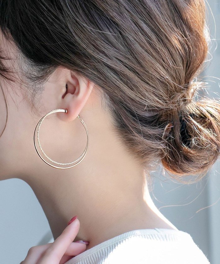 【フィービィー/phoebe】のダブルレイヤードフープイヤリング インテリア・キッズ・メンズ・レディースファッション・服の通販 founy(ファニー) https://founy.com/ ファッション Fashion レディースファッション Fashion for Women ジュエリー Jewelry ファッションリング Fashion Rings イヤリング・フープ・ドロップタイプ Hoop, Drop & Clip Earrings アクセサリー Fashion Accessories イヤリング Earrings テクスチャー Texture, Textured Fabric フープ Hoop, Hoop Earrings |ID: prp329100004678439 ipo3291000000034256275