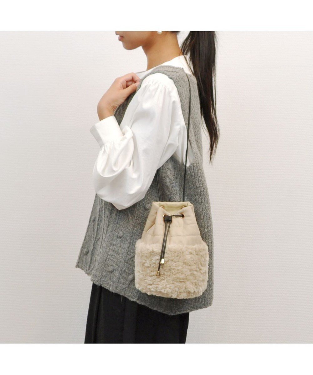 【アンビリオン/UNBILLION】のcachecache エコファー切り替えコンビドロストバッグ インテリア・キッズ・メンズ・レディースファッション・服の通販 founy(ファニー) 　ファッション　Fashion　レディースファッション　Fashion for Women　バッグ　Bags　カラフル　Colorful Design　キルティング　Quilted, Quilting　コンビ　Combo, Combination Style　巾着　Drawstring Bag, Kinchaku　財布　Wallet, Purse　トレンド　Trend, Trending Now　ハンド　Hand, Handmade　ポーチ　Pouch, Small Case　ミックス　Mix, Mixed Style　モチーフ　Motif, Design Theme　再入荷　Restock / Back in Stock　アイボリー|ID: prp329100004678476 ipo3291000000034256335