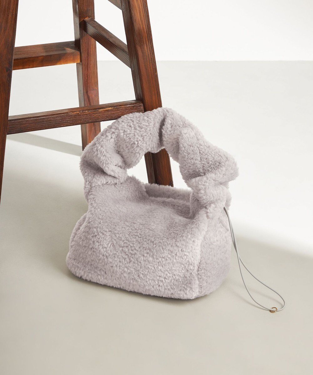 【組曲/KUMIKYOKU】のフェイクファーワンショルダー バッグ インテリア・キッズ・メンズ・レディースファッション・服の通販 founy(ファニー) 　ファッション　Fashion　レディースファッション　Fashion for Women　バッグ　Bags　おすすめ　Recommended / Our Picks　ショルダー　Shoulder, Shoulder Strap　トレンド　Trend, Trending Now　フェイクファー　Faux Fur, Imitation Fur　A/W・秋冬　Autumn/Winter　ライトグレー系|ID: prp329100004678511 ipo3291000000034256388