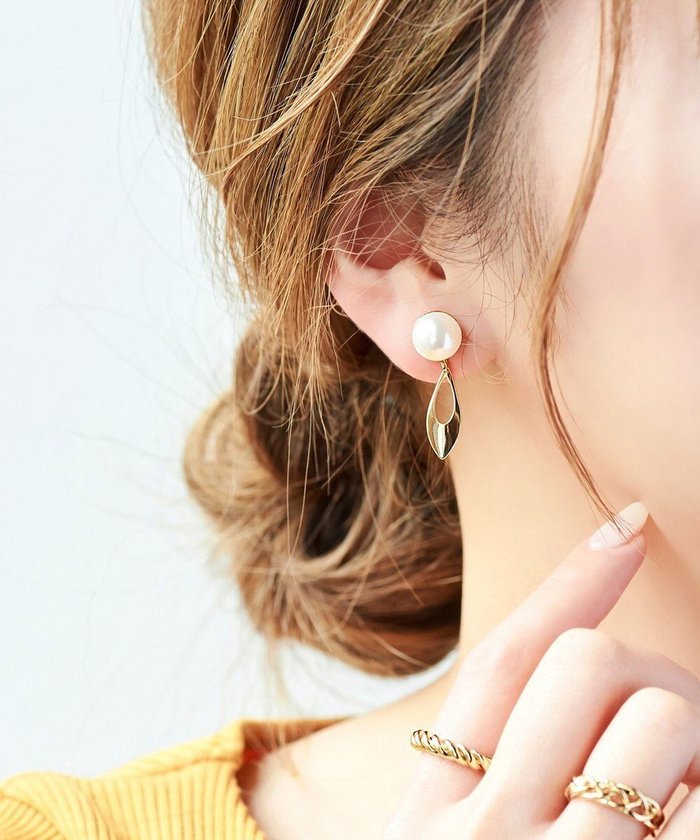 【フィービィー/phoebe】のスウィングメタルスタイリッシュイヤリング ゴールド インテリア・キッズ・メンズ・レディースファッション・服の通販 founy(ファニー) https://founy.com/ ファッション Fashion レディースファッション Fashion for Women ジュエリー Jewelry ファッションリング Fashion Rings イヤリング・フープ・ドロップタイプ Hoop, Drop & Clip Earrings アクセサリー Fashion Accessories イヤリング Earrings スリム Slim, Slim Fit ドレス Dress, One-Piece パール Pearl, Pearl Accent フェミニン Feminine, Girly モチーフ Motif, Design Theme リーフ Leaf, Botanical Leaf |ID: prp329100004678625 ipo3291000000034256852