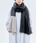 【アンドウール/AND WOOL】の〈上質な素材と手仕事から生まれた優しいニット〉カシミヤ100%の大判ストール(ツートンカラー) チャコール×ベージュ|ID: prp329100004678692 ipo3291000000033799944