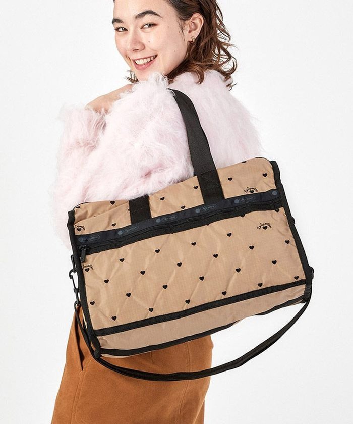【レスポートサック/LeSportsac】のDELUXE MED WEEKENDER/モカブラックハートエンブロイダリー インテリア・キッズ・メンズ・レディースファッション・服の通販 founy(ファニー) https://founy.com/ ファッション Fashion レディースファッション Fashion for Women トラベル Travel, Travel Gear ボストンバッグ Boston Bag, Retro Bag ポケット Pocket, Pocket Detail 旅行 Travel |ID: prp329100004679215 ipo3291000000033802677