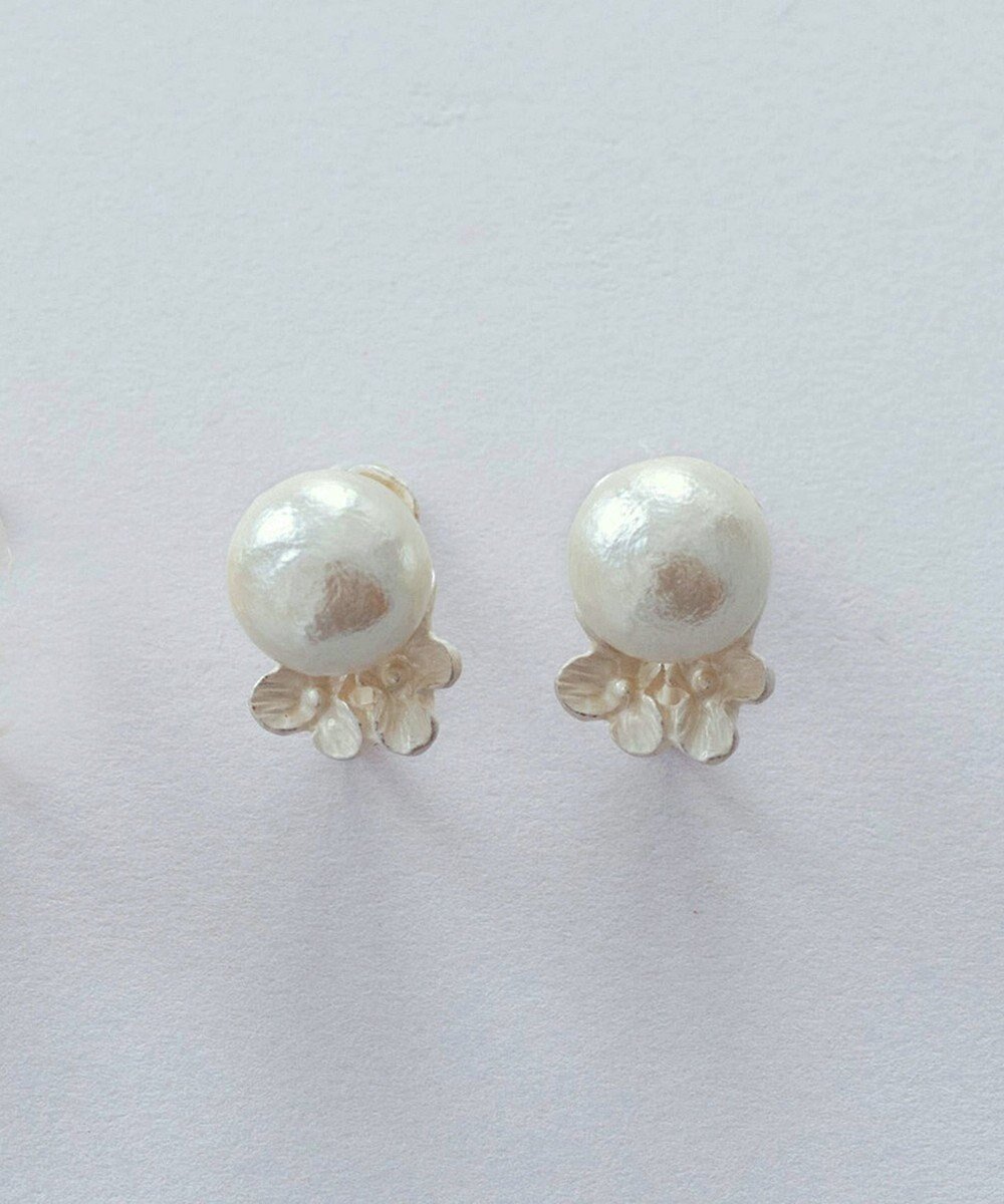 【ピッシェアンス/Pisceans】のフローラル コットンパールイヤリング インテリア・キッズ・メンズ・レディースファッション・服の通販 founy(ファニー) 　ファッション　Fashion　レディースファッション　Fashion for Women　ジュエリー　Jewelry　ファッションリング　Fashion Rings　イヤリング・フープ・ドロップタイプ　Hoop, Drop & Clip Earrings　アクセサリー　Fashion Accessories　イヤリング　Earrings　オケージョン　Occasion Wear　シンプル　Simple, Minimal　パール　Pearl, Pearl Accent　フラワー　Flower, Floral　フレーム　Frame, Outline　モチーフ　Motif, Design Theme　セレモニー　Ceremony　ギフト プレゼント　Gift / Present　入学式　Entrance Ceremony　卒業式　Graduation Ceremony　結婚式　Wedding　披露宴　Wedding Reception　マットシルバー|ID: prp329100004679255 ipo3291000000034169507