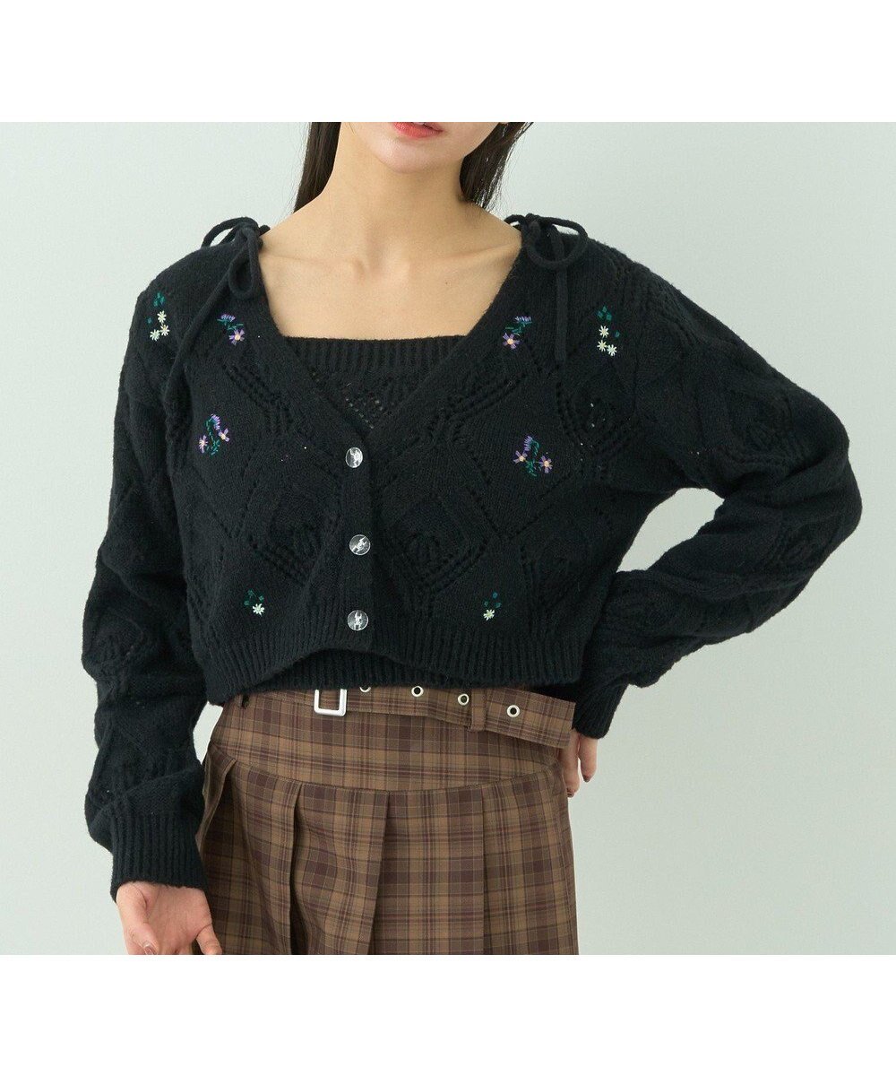 【アースミュージックアンドエコロジー/earth music&ecology】のSET2点刺繍ビスチェ+カーディガン インテリア・キッズ・メンズ・レディースファッション・服の通販 founy(ファニー) 　ファッション　Fashion　レディースファッション　Fashion for Women　トップス・カットソー　Cut & Sew Tops　カーディガン・羽織り　Layered Style Cardigans　ビスチェ　Bustiers & Corset Tops / Layered Bustier Style　おすすめ　Recommended / Our Picks　アンサンブル　Ensemble Set　カーディガン　Cardigan, Knitwear　バランス　Balance, Style Balance　ビスチェ　Bustier, Corset Top　フラワー　Flower, Floral　ポケット　Pocket, Pocket Detail　ワイド　Wide, Wide Fit　夏　Summer　春　Spring　S/S・春夏　SS, Spring/Summer, Warm Season　Black|ID: prp329100004679277 ipo3291000000033802916