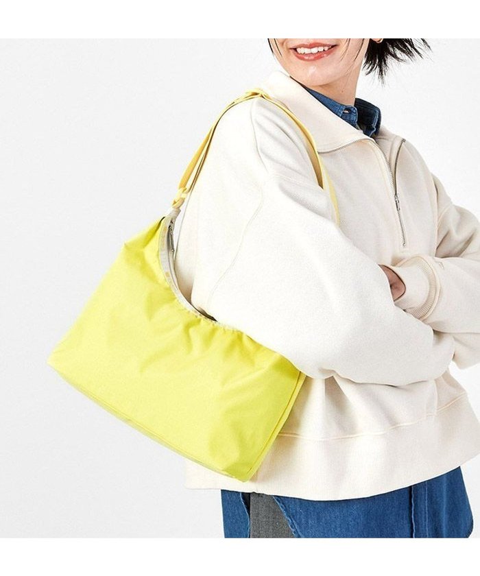【レスポートサック/LeSportsac】のCRESCENT SHOULDER BAG/スペクテイターライムライト インテリア・キッズ・メンズ・レディースファッション・服の通販 founy(ファニー) https://founy.com/ ファッション Fashion レディースファッション Fashion for Women 軽量 Lightweight, Ultra Light ショルダー Shoulder, Shoulder Strap シンプル Simple, Minimal スポーティ Sporty, Casual Athletic 財布 Wallet, Purse ハーフ Half, Half-Length プリント Print, Printed Pattern ポケット Pocket, Pocket Detail ラップ Wrap, Wrap Design 旅行 Travel |ID: prp329100004679501 ipo3291000000033803690