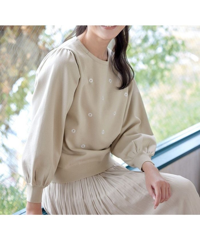 【ティアクラッセ/Tiaclasse】の【洗える】フラワー刺繍ニットトップス インテリア・キッズ・メンズ・レディースファッション・服の通販 founy(ファニー) https://founy.com/ ファッション Fashion レディースファッション Fashion for Women トップス・カットソー Cut & Sew Tops ニット Knit Tops & Sweaters アクセサリー Fashion Accessories ウォッシャブル Machine Washable 春 Spring 洗える Machine Washable 秋 Autumn ギャザー Gathered, Ruffled シューズ Shoes, Footwear シンプル Simple, Minimal セーター Sweater, Knitwear フェミニン Feminine, Girly フラワー Flower, Floral ベーシック Basic, Essential ポケット Pocket, Pocket Detail ラウンド Round, Round Neck 冬 Winter / This Winter A/W・秋冬 Autumn/Winter 再入荷 Restock / Back in Stock エレガント 上品 Elegant 新作・新入荷 New Arrivals / New In |ID: prp329100004679547 ipo3291000000035647793