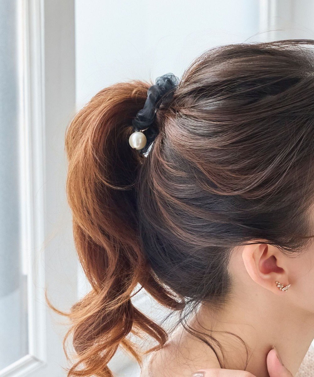 【フィービィー/phoebe】のパールシュシュヘアブレス ブラック インテリア・キッズ・メンズ・レディースファッション・服の通販 founy(ファニー) ファッション Fashion レディースファッション Fashion for Women シュシュ&ヘアアクセ/ヘアアレンジ Scrunchies & Hair Accessories おすすめ Recommended / Our Picks アクセサリー Fashion Accessories オーガンジー Organza Fabric ギャザー Gathered, Ruffled シアー Sheer, See-Through セレモニー Ceremony パール Pearl, Pearl Accent フォーマル Formal, Dressy 人気 Popular, Best Seller ブラック|ID: prp329100004679620 ipo3291000000034807002