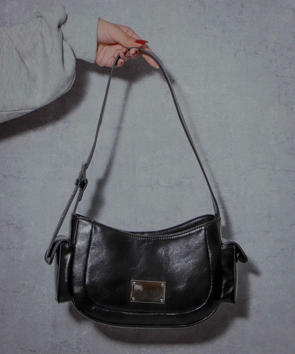 【ウィゴー/WEGO】のプレートデザインハトメバッグ インテリア・キッズ・メンズ・レディースファッション・服の通販 founy(ファニー) 　ファッション　Fashion　レディースファッション　Fashion for Women　バッグ　Bags　ショルダー　Shoulder, Shoulder Strap　シルバー　Silver, Metallic Silver　スマホ　Smartphone, Mobile Device　トレンド　Trend, Trending Now　フラップ　Flap, Flap Pocket　プレート　Plate, Dish　ポケット　Pocket, Pocket Detail　ワンポイント　One Point, Statement Accent　ブラック|ID: prp329100004679698 ipo3291000000034616352