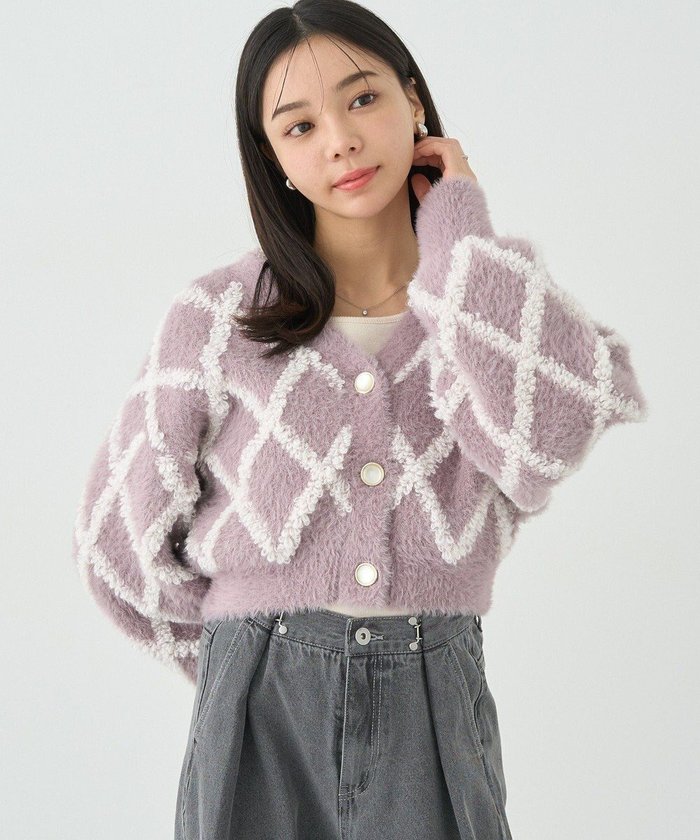 【アースミュージックアンドエコロジー/earth music&ecology】のシャギーダイヤ柄ショートニットカーディガン インテリア・キッズ・メンズ・レディースファッション・服の通販 founy(ファニー) https://founy.com/ ファッション Fashion レディースファッション Fashion for Women トップス・カットソー Cut & Sew Tops ニット Knit Tops & Sweaters カーディガン・羽織り Layered Style Cardigans おすすめ Recommended / Our Picks エレガント 上品 Elegant カーディガン Cardigan, Knitwear ショート Short, Short Length フェミニン Feminine, Girly フォルム Silhouette, Form ポケット Pocket, Pocket Detail モノトーン Monotone, Black and White ループ Loop, Loop Knit A/W・秋冬 Autumn/Winter |ID: prp329100004679749 ipo3291000000033804537