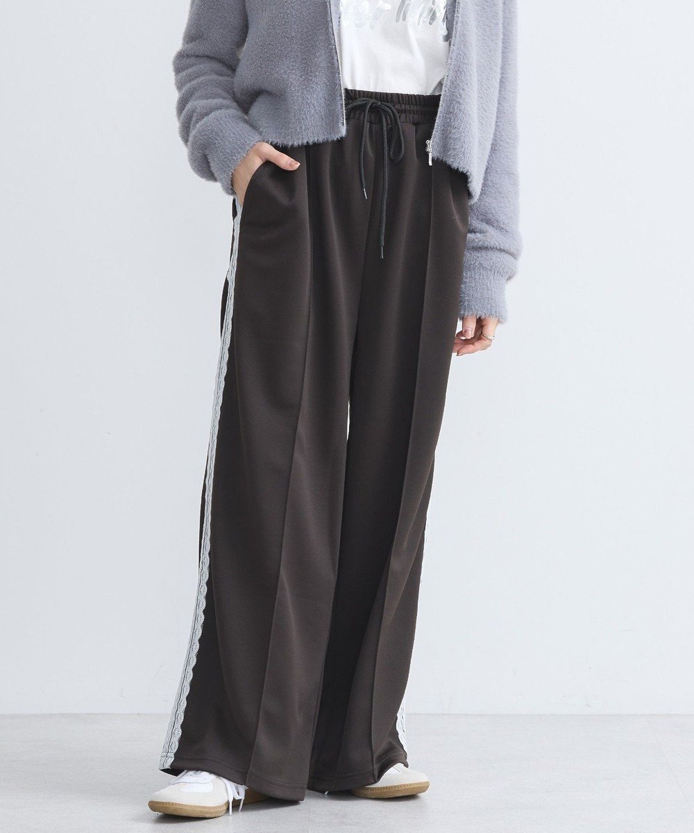 【アースミュージックアンドエコロジー/earth music&ecology】のレースラインルーズパンツ 人気、トレンドファッション・服の通販 founy(ファニー) 　ファッション　Fashion　レディースファッション　Fashion for Women　パンツ　Pants & Trousers　スポーティ　Sporty, Casual Athletic　センター　Center, Center Line　フェミニン　Feminine, Girly　ポケット　Pocket, Pocket Detail　ルーズ　Loose, Oversized　レース　Lace, Lace Fabric　ロング　Long, Long-Length　ワイド　Wide, Wide Fit　夏　Summer　春　Spring　S/S・春夏　SS, Spring/Summer, Warm Season　 other-1|ID: prp329100004679755 ipo3291000000033804562