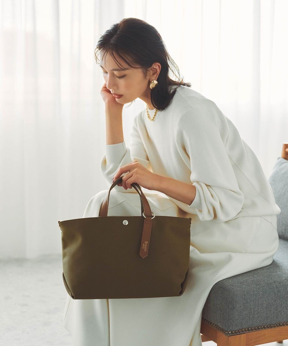 【トプカピ/TOPKAPI】の【新色追加】【Breath TOPKAPI】Aerial エアリアル ナイロン カラーストラップ付き トートバッグ /軽量 インテリア・キッズ・メンズ・レディースファッション・服の通販 founy(ファニー) ファッション Fashion レディースファッション Fashion for Women バッグ Bags クール Cool, Chic コンパクト Compact, Small Size 軽量 Lightweight, Ultra Light ショルダー Shoulder, Shoulder Strap スタイリッシュ Stylish, Fashionable トレンド Trend, Trending Now 定番 Standard, Basic Item 人気 Popular, Best Seller バランス Balance, Style Balance リアル Real, Realistic エレガント 上品 Elegant カーキ|ID: prp329100004679767 ipo3291000000034538185