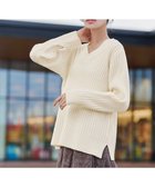 【ティアクラッセ/Tiaclasse】の【洗える】Vネックリブ編みニット オフホワイト|ID: prp329100004679848 ipo3291000000033804920