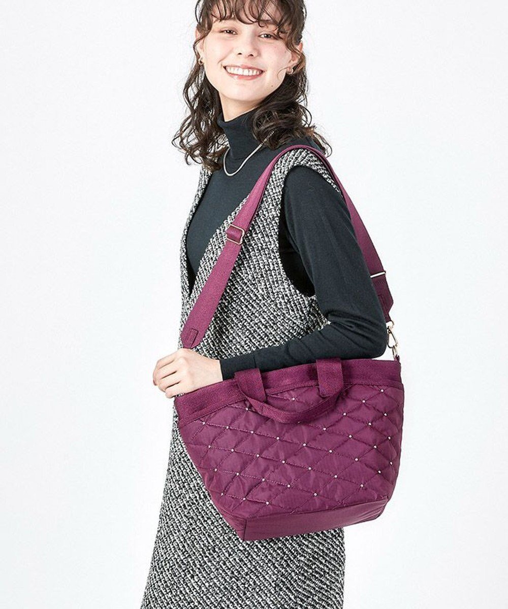 【レスポートサック/LeSportsac】のBUCKET TOTE/ワインキルトスタッズ 人気、トレンドファッション・服の通販 founy(ファニー) 　ファッション　Fashion　レディースファッション　Fashion for Women　バッグ　Bags　キルティング　Quilted, Quilting　軽量　Lightweight, Ultra Light　スタッズ　Studs, Metal Accents　財布　Wallet, Purse　トラベル　Travel, Travel Gear　プリント　Print, Printed Pattern　ポケット　Pocket, Pocket Detail　メタリック　Metallic, Shiny Finish　旅行　Travel　 other-1|ID: prp329100004679938 ipo3291000000033805252