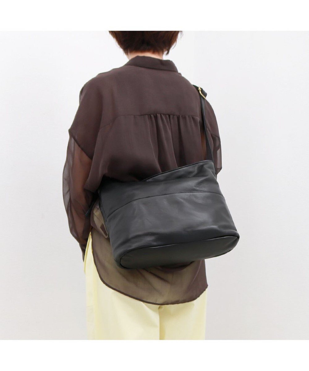 【アンビリオン/UNBILLION】のペルケ perche / ガーメントレザー・サスティナブルボディーショルダー インテリア・キッズ・メンズ・レディースファッション・服の通販 founy(ファニー) 　ファッション　Fashion　レディースファッション　Fashion for Women　なめらか　Smooth, Silky Texture　ポーチ　Pouch, Small Case　財布　Wallet, Purse　ブラック|ID: prp329100004680178 ipo3291000000033806420