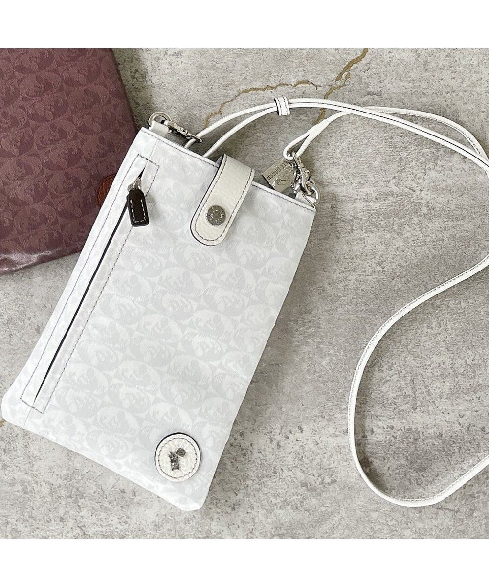 【ペレボルサ/PELLE BORSA】のパスポートサイズショルダーバッグ Alive アライブ 4306 インテリア・キッズ・メンズ・レディースファッション・服の通販 founy(ファニー) ファッション Fashion レディースファッション Fashion for Women コーティング Coating, Coated Finish 軽量 Lightweight, Ultra Light ジャカード/ジャガード Jacquard, Woven Pattern スマート Smart, Elegant 財布 Wallet, Purse チャーム Charm, Pendant パール Pearl, Pearl Accent ポケット Pocket, Pocket Detail メタル Metal, Metal Parts モチーフ Motif, Design Theme おすすめ Recommended / Our Picks 日本製 Made In Japan 旅行 Travel ホワイト|ID: prp329100004680412 ipo3291000000033807282